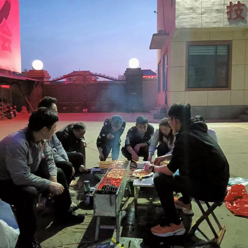 2023年4月份山東鵬宇鍋爐燒烤團建活動